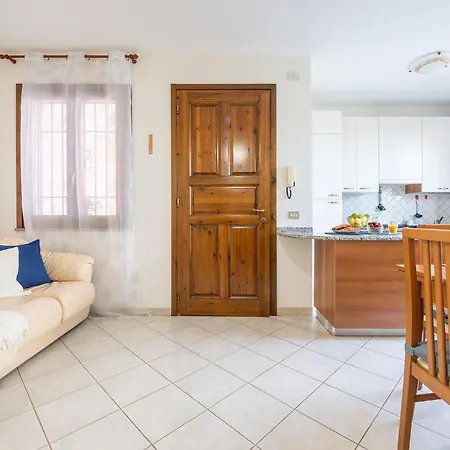 Casa Polina - Indipendente Con Giardino A 15 Minuti Dal Mare Pula