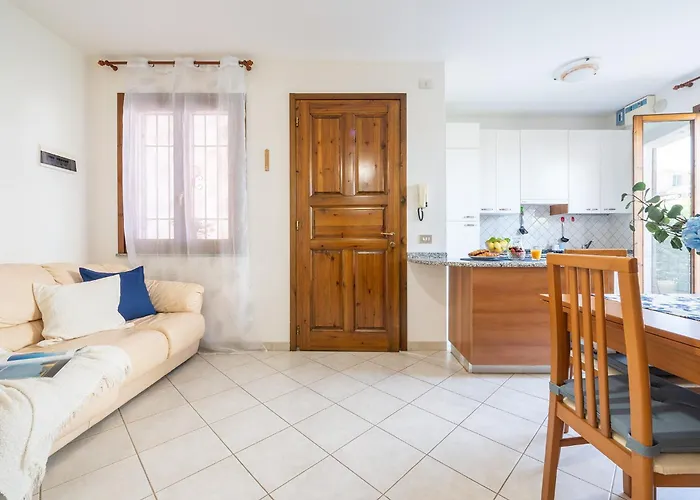 Casa Polina - Indipendente Con Giardino A 15 Minuti Dal Mare Pula